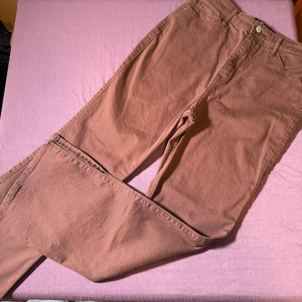 Hollister Highest-Rise Boot Cut in Brown - Size 9 Short (14" waist/28" inseam)